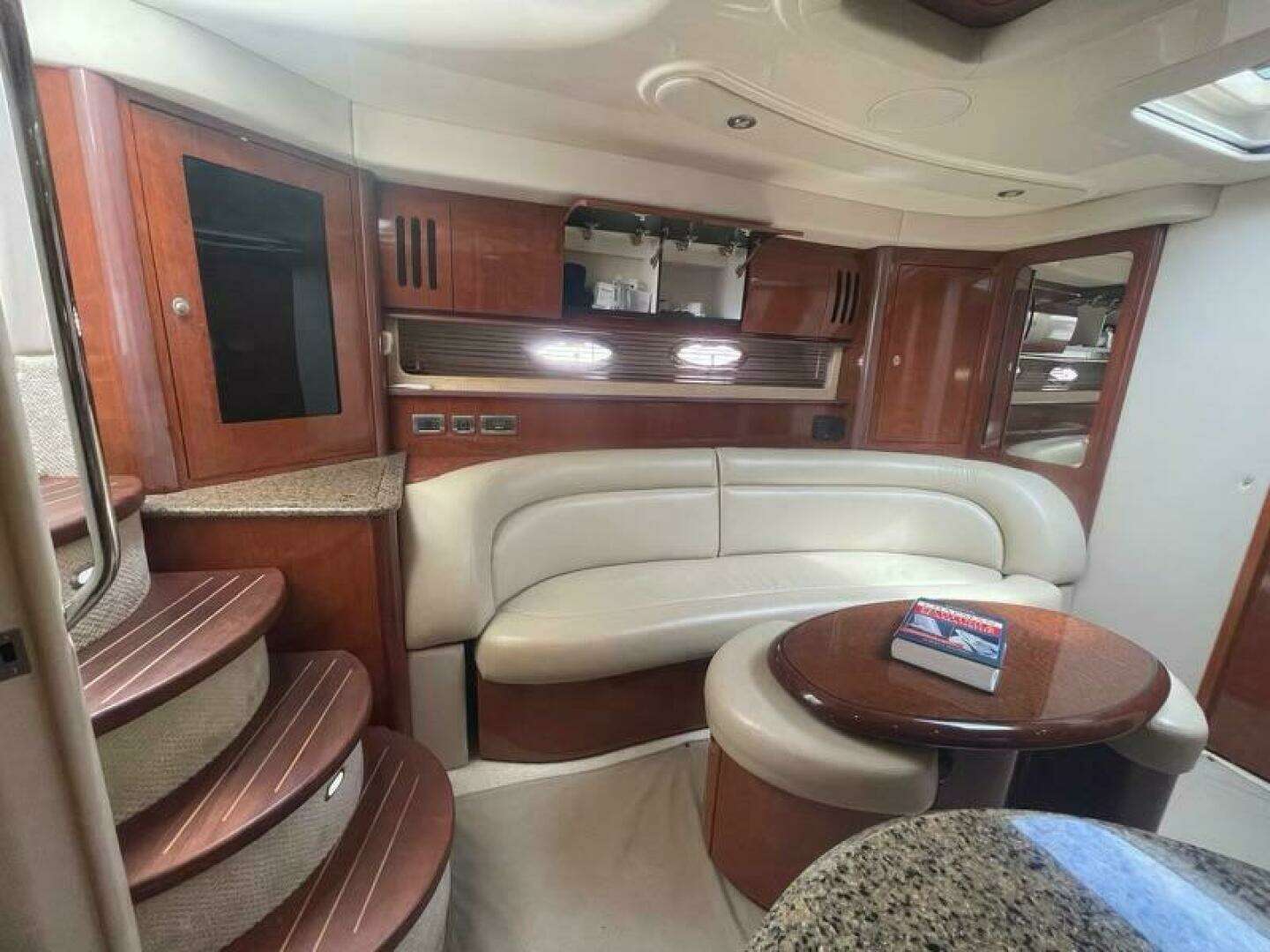 2005 Sea Ray 420 Sundancer - Image 9