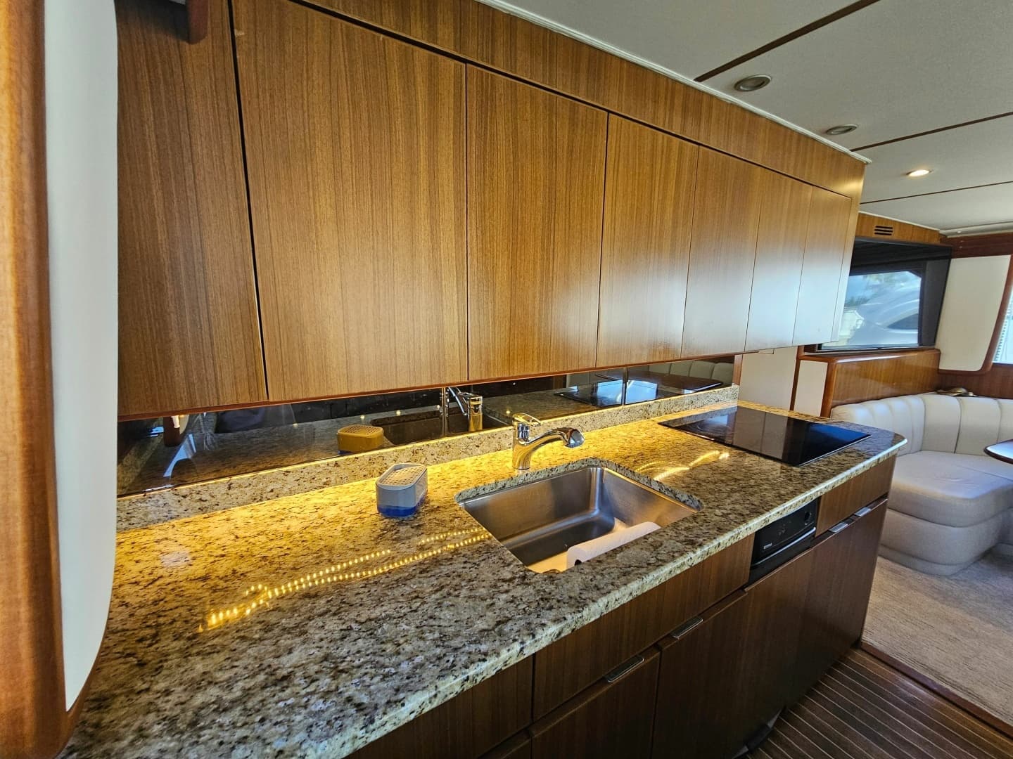 2010 Viking 64' Sportfish Convertible - Image 14