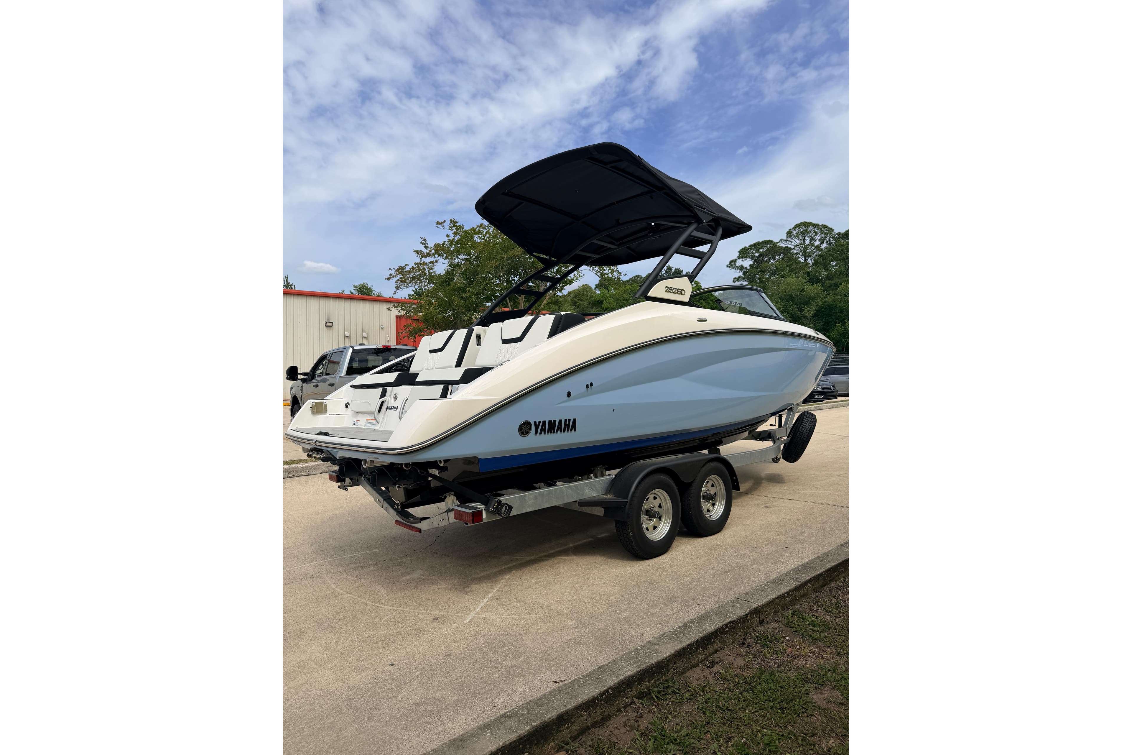 2026 Yamaha Boats 252SD on trailer, sleek design, parked outdoors.