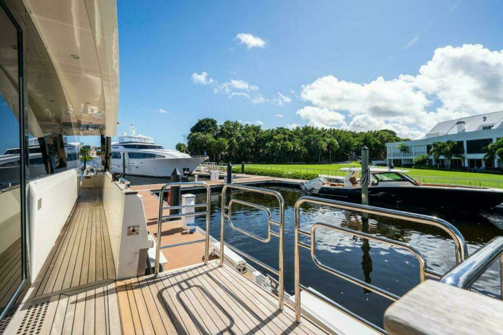 2015 Monte Carlo Yachts MCY86 - Image 26