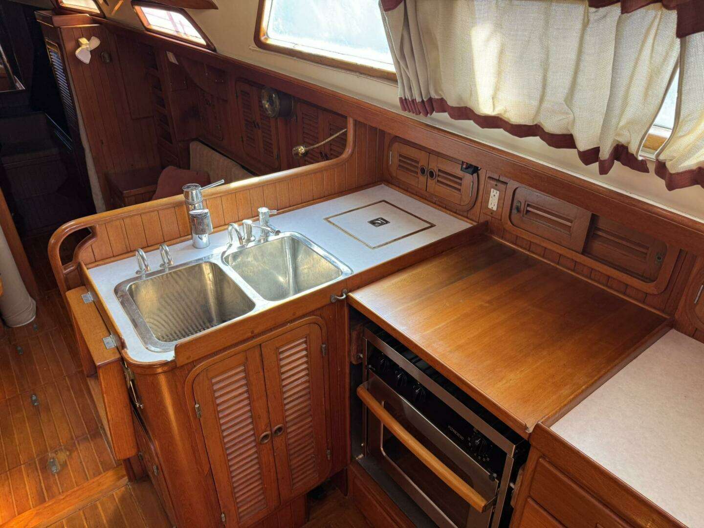 1987 Tayana 42 Vancover Aft Cabin - Image 63