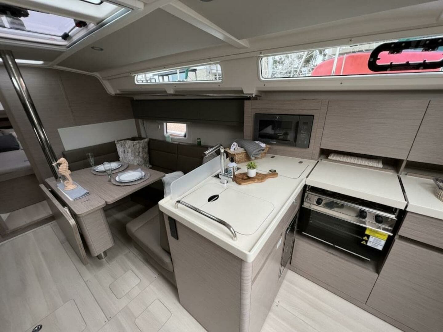 2023 Hanse 388 - Image 6
