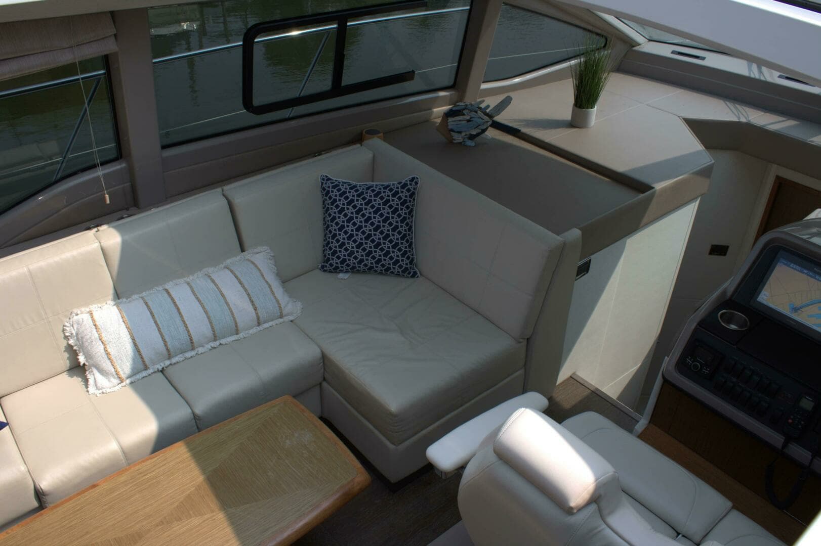 2017 Sea Ray 460 Sundancer - Image 65