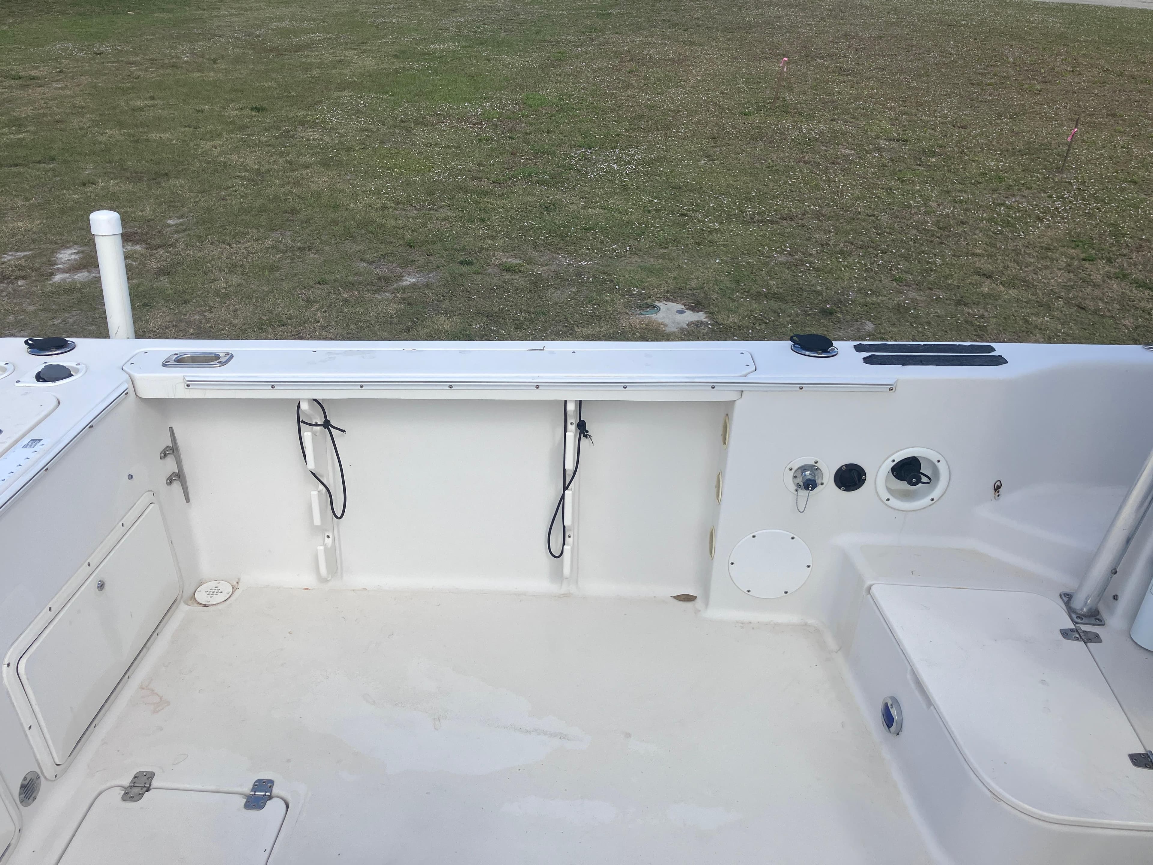 1998 Pro-Line 241 Walkaround boat deck, spacious and clean, ready for fishing or leisure.