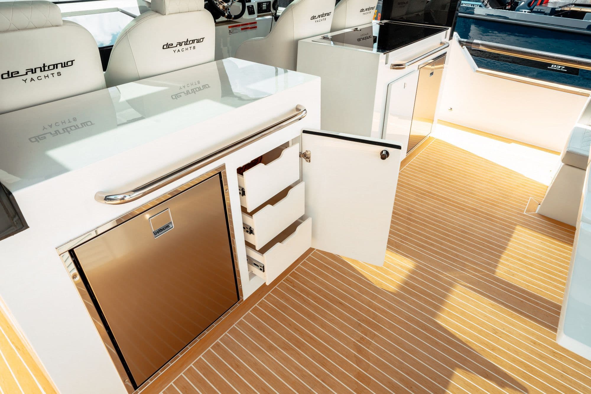 2027 De Antonio Yachts D50 Coupé - 16