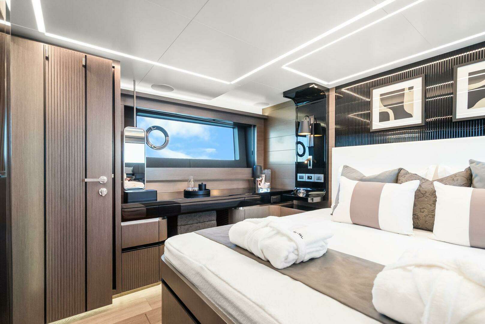 2027 Pearl 63 - Image 34