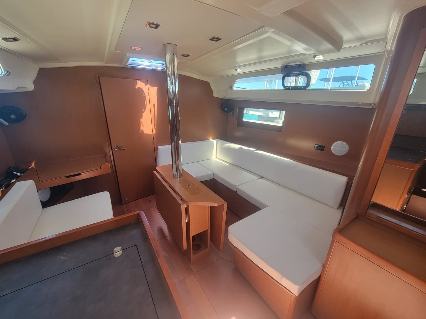 2017 Beneteau Oceanis - Image 10