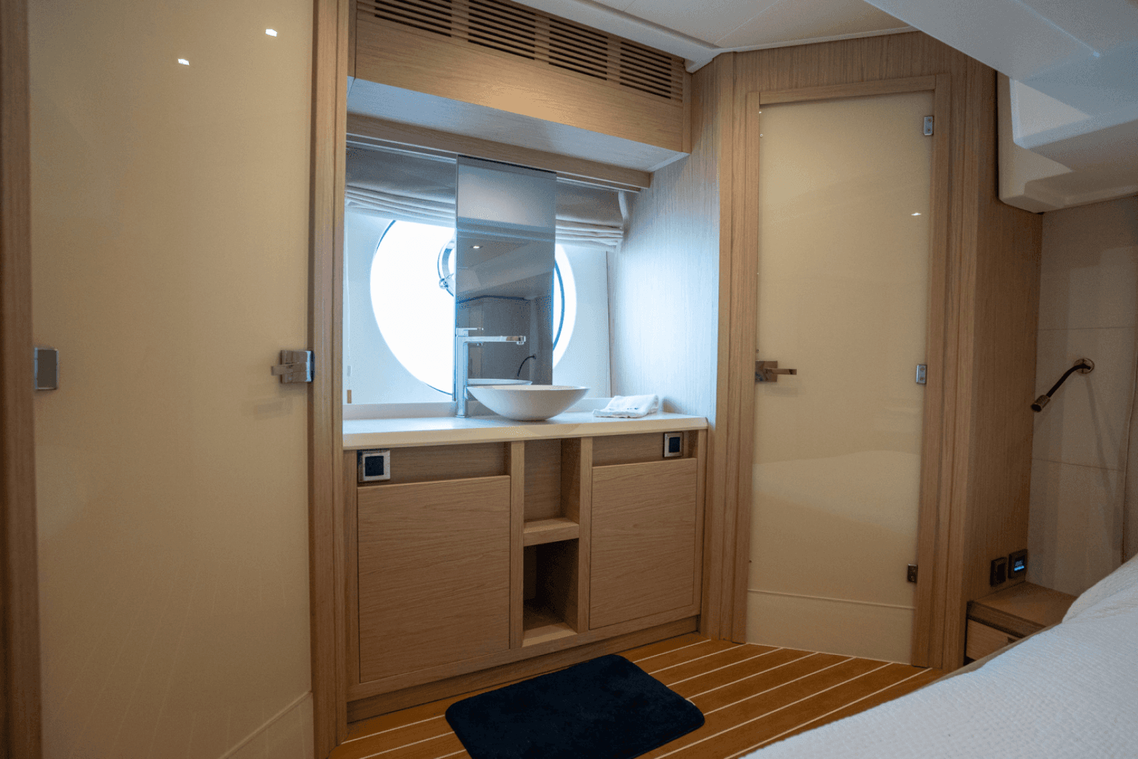2019 Monte Carlo Yachts MC6 - Image 47
