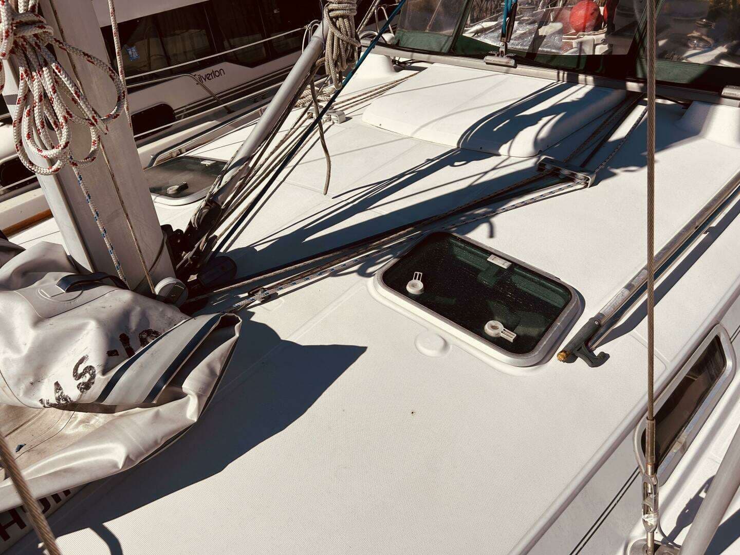 2001 Beneteau 411 - Image 31