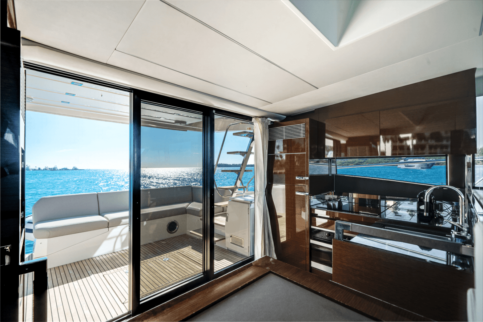 2020 Prestige 520 FLYBRIDGE - Image 25