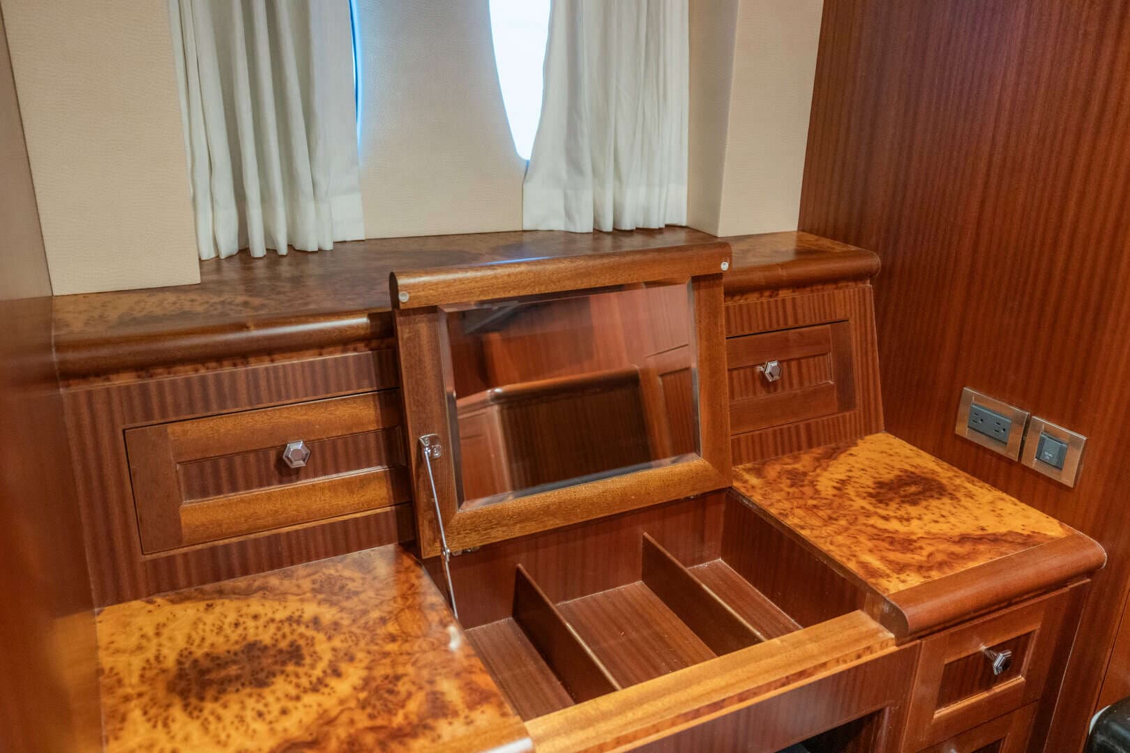 2013 Ocean Alexander 65 PILOTHOUSE - Image 69