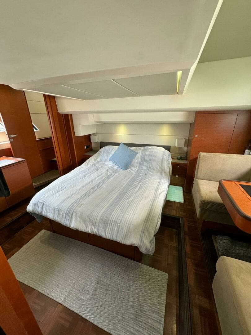 2014 Prestige 550 - Image 33