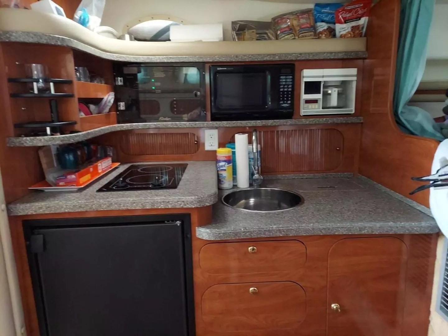 2004 Rinker 342 Fiesta Vee - Image 4