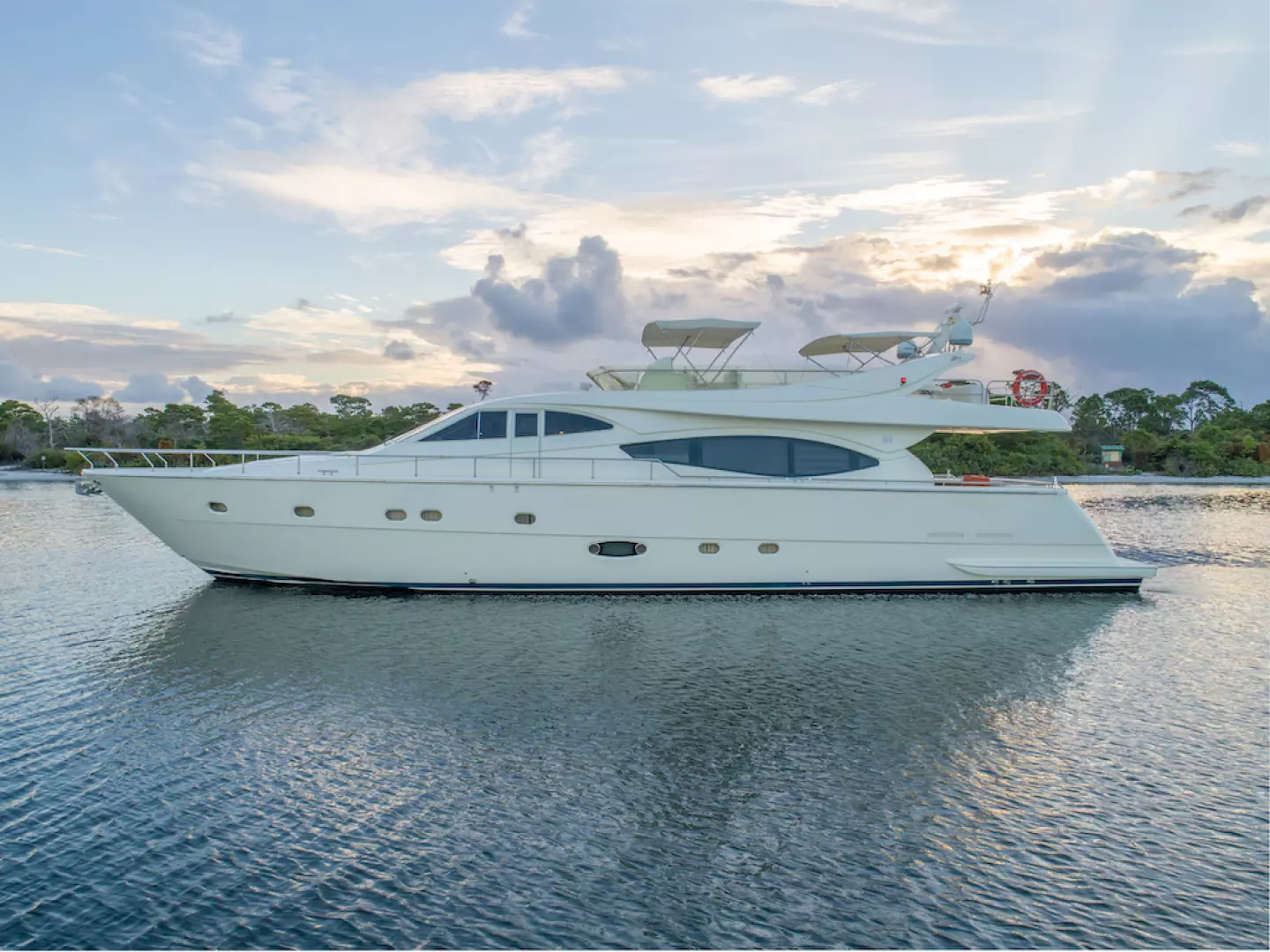 2005 Ferretti Yachts 76 - Image 2