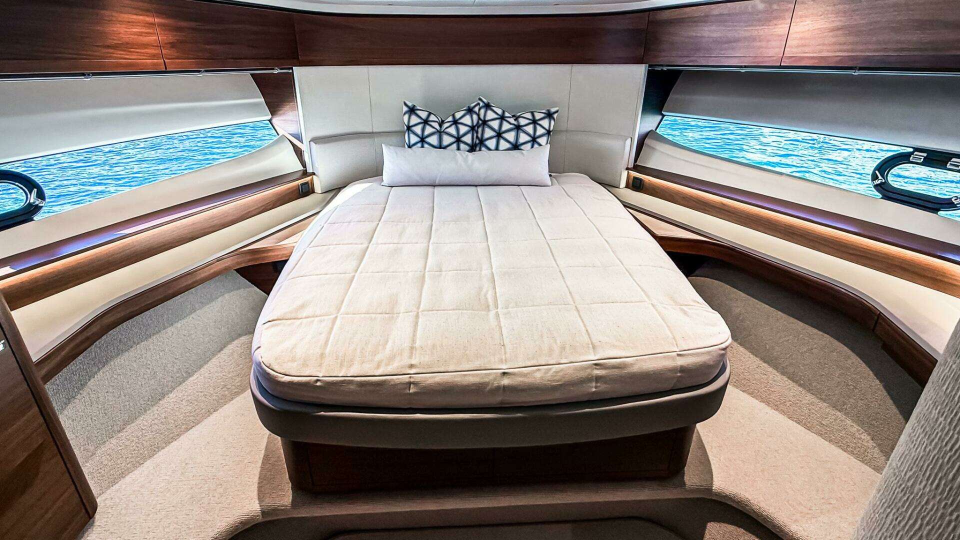 2026 Princess S65 Sportbridge - Image 61