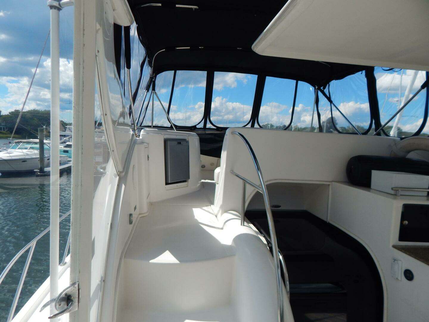 2005 Meridian 408 Motor Yacht - Image 25