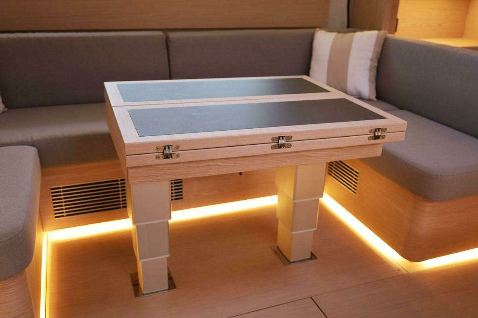 2023 Beneteau Oceanis 60 - Image 23