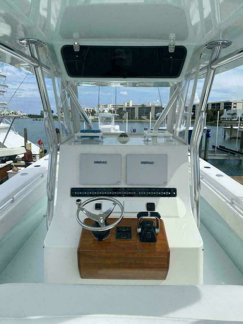 2012 Contender 39 ST - Image 7