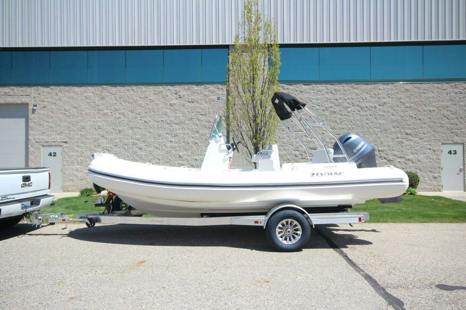 2025 Zodiac Medline 5.8 NEO - Image 3