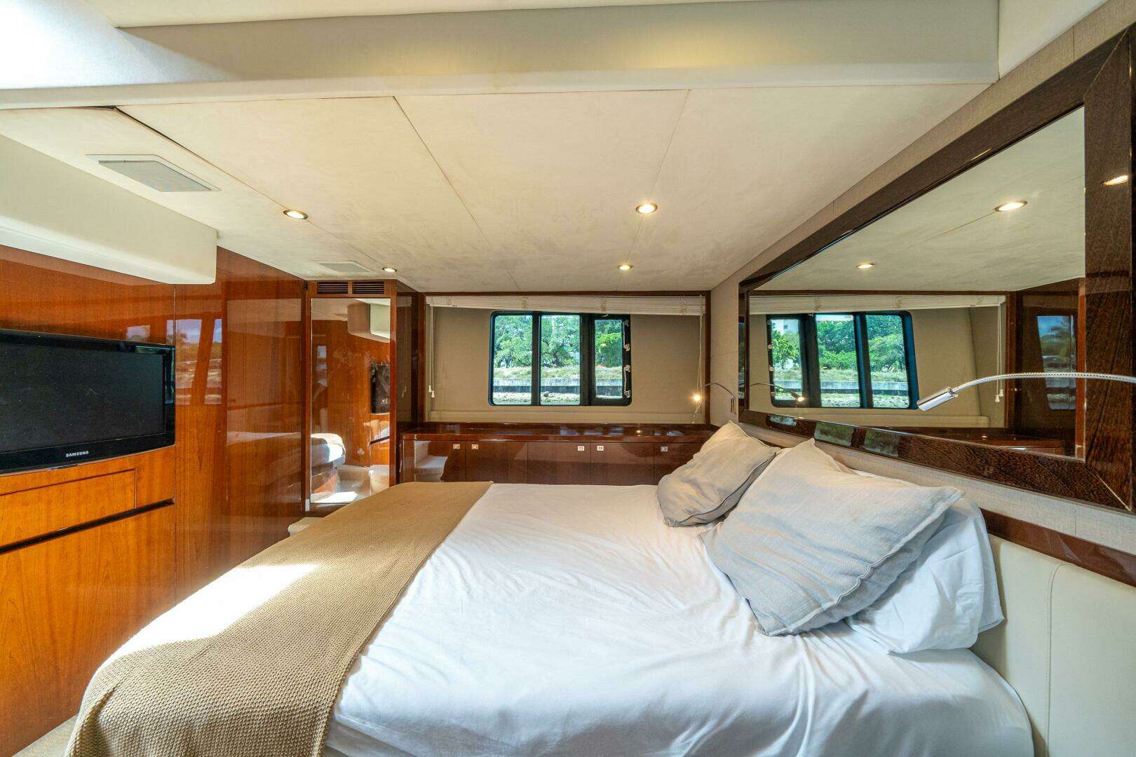 2012 Princess V52 - Image 25