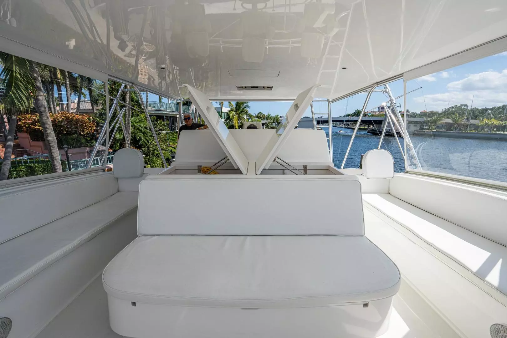 2005 Viking 74 Convertible - Image 44
