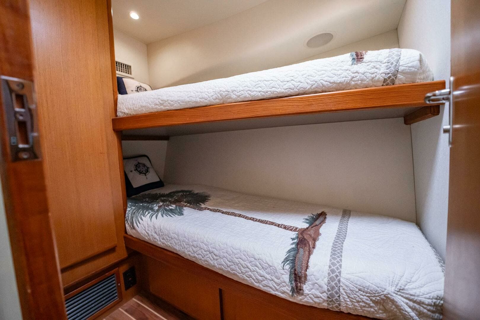 2000 Viking Conv Sport Fisher - Image 32