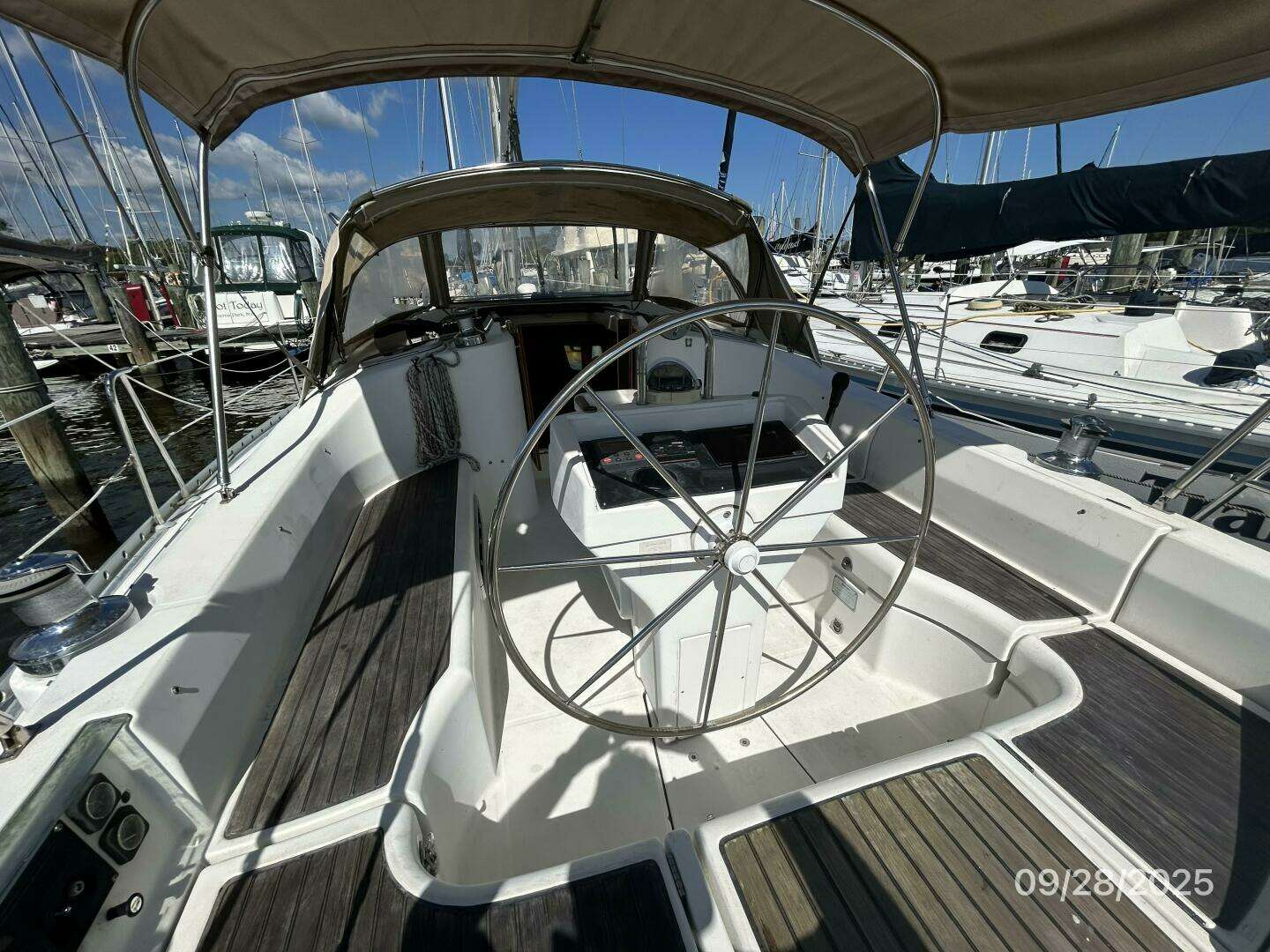 1998 Beneteau Oceanis 381 - Image 29