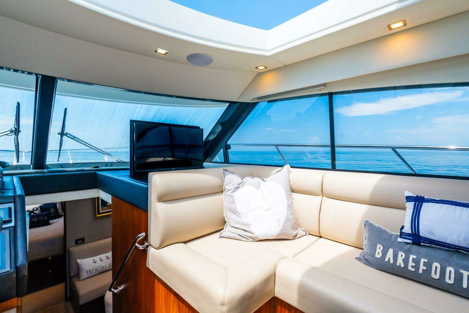 2019 Riviera 4800 Sport Yacht - Image 30