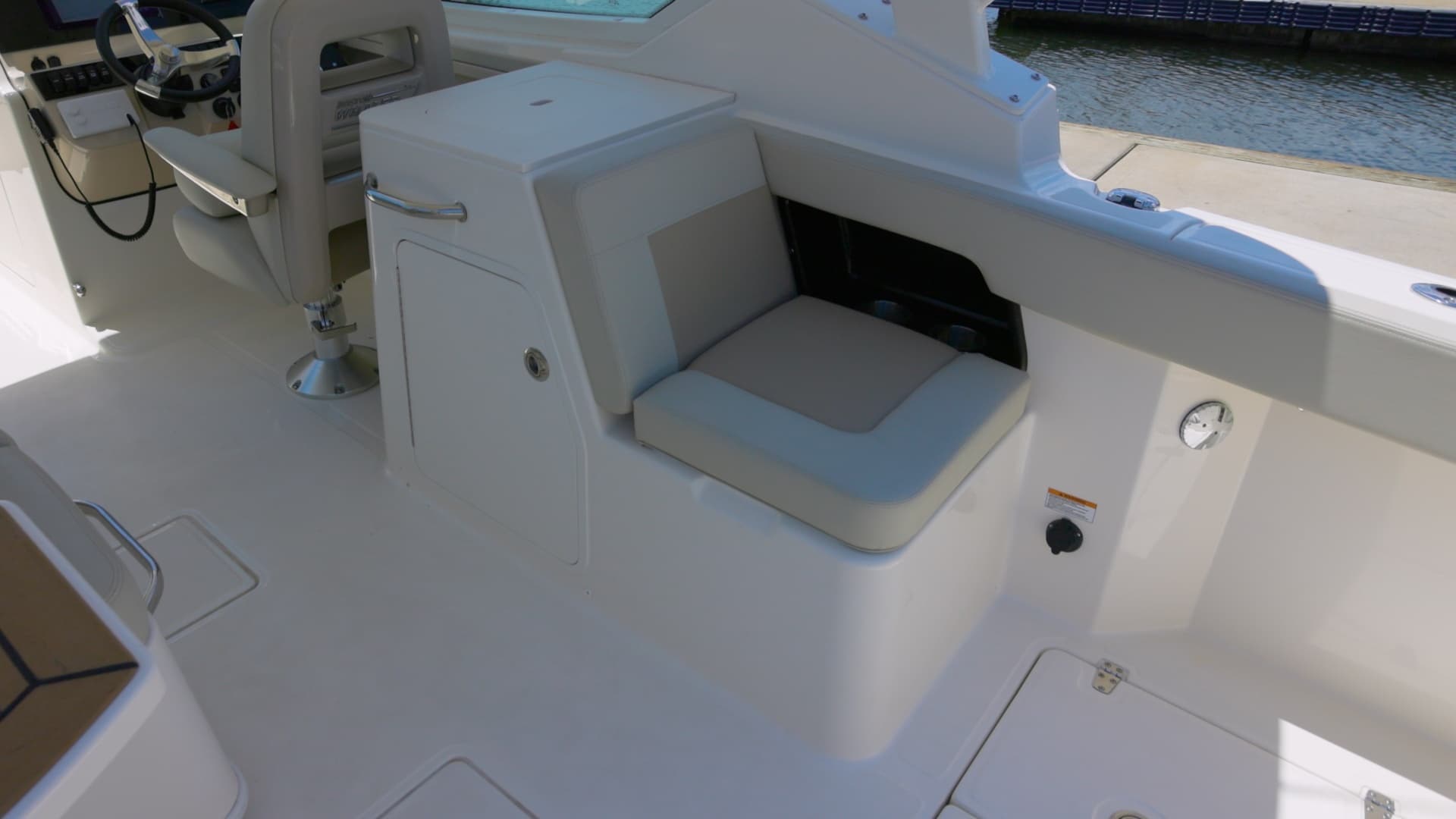 2024 Boston Whaler 280 Vantage - Image 12