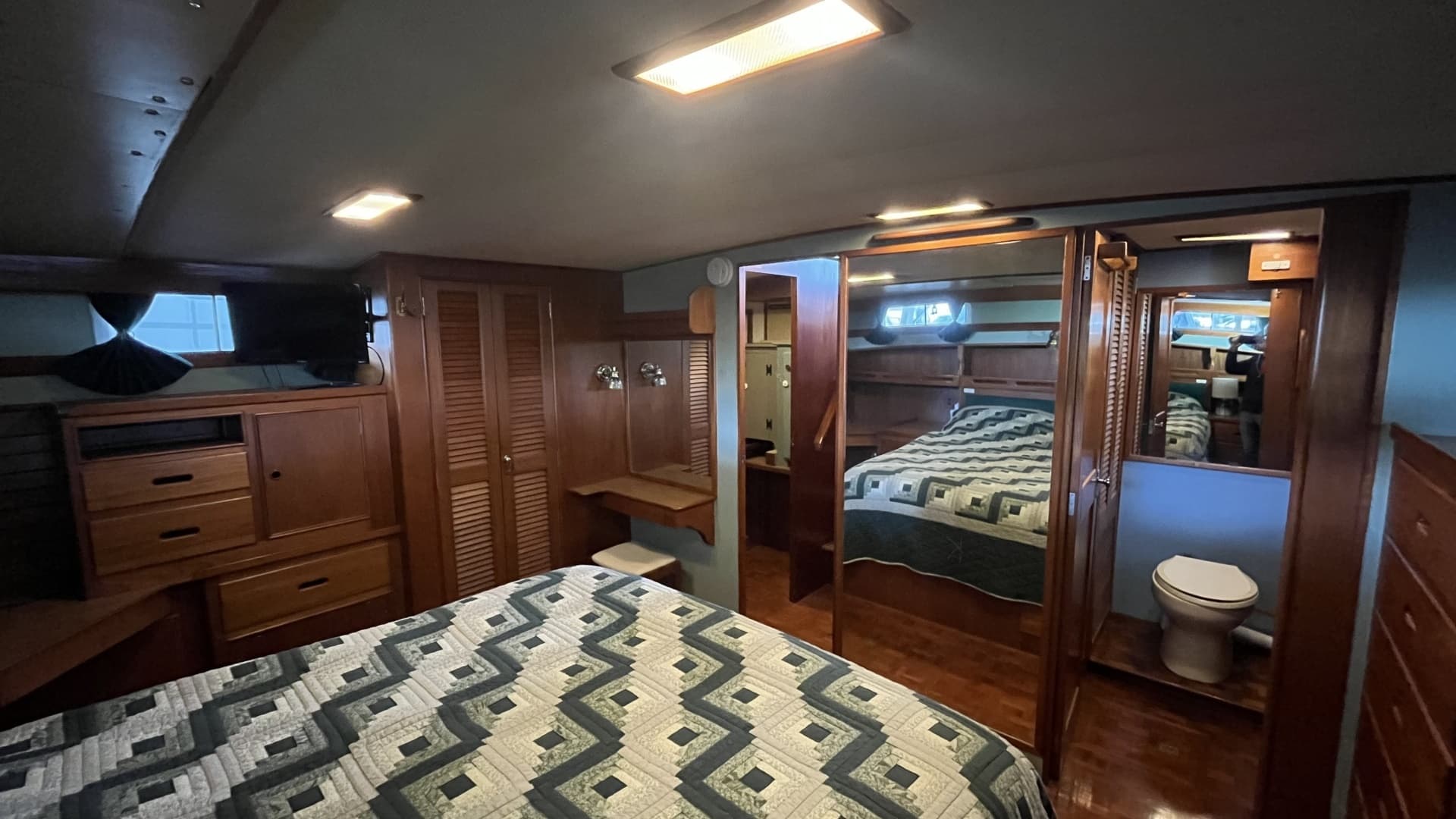 1987 Grand Banks 49 Motor Yacht - Image 40