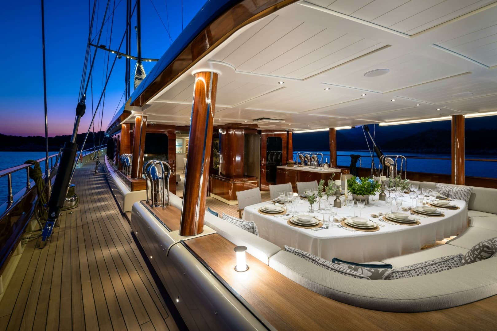 2026 Ares Yachts — - Image 25