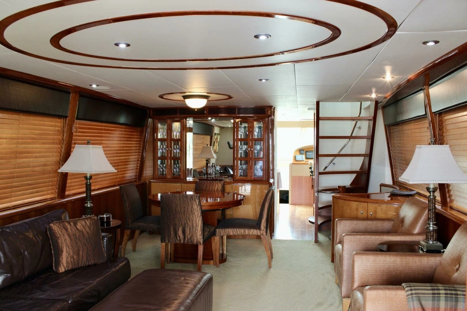 2007 Lazzara Yachts 74 Motor Yacht - Image 5