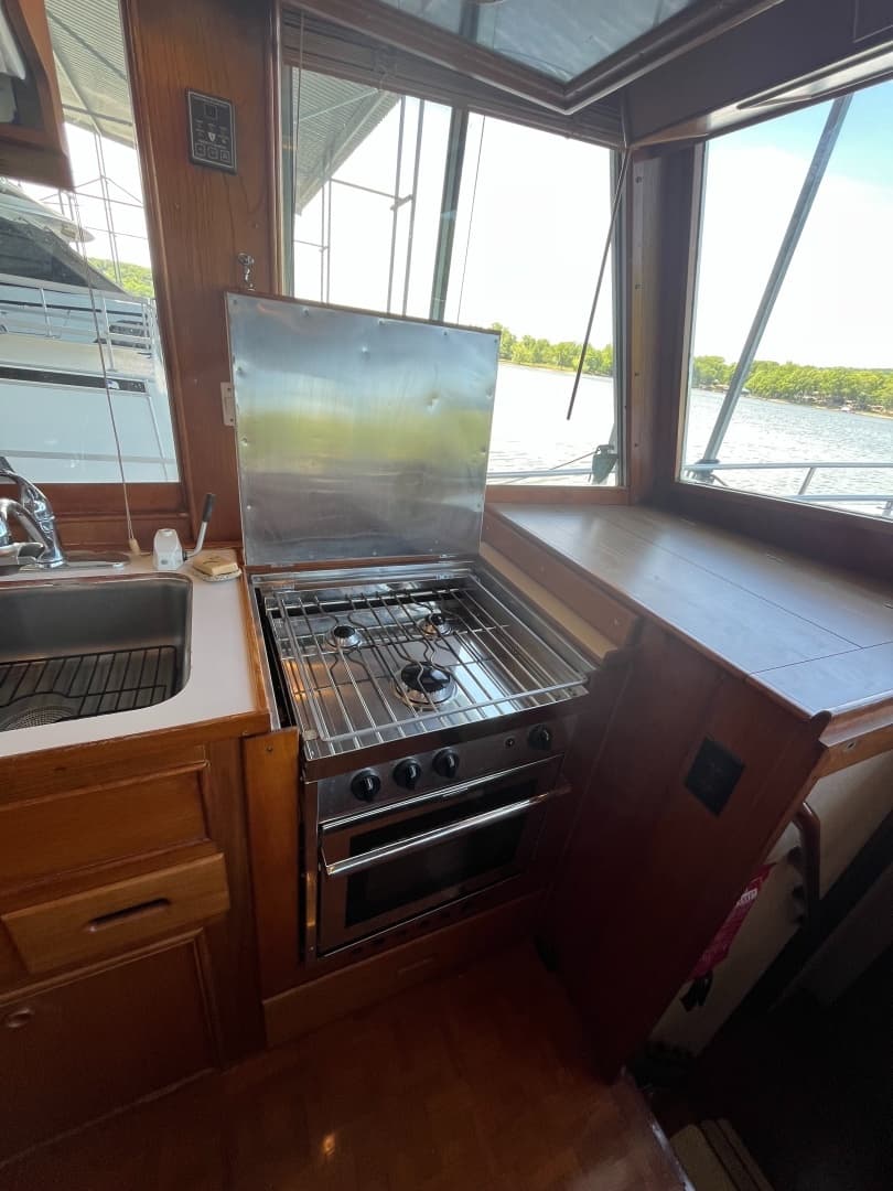 1987 Grand Banks 49 Motor Yacht - Image 29
