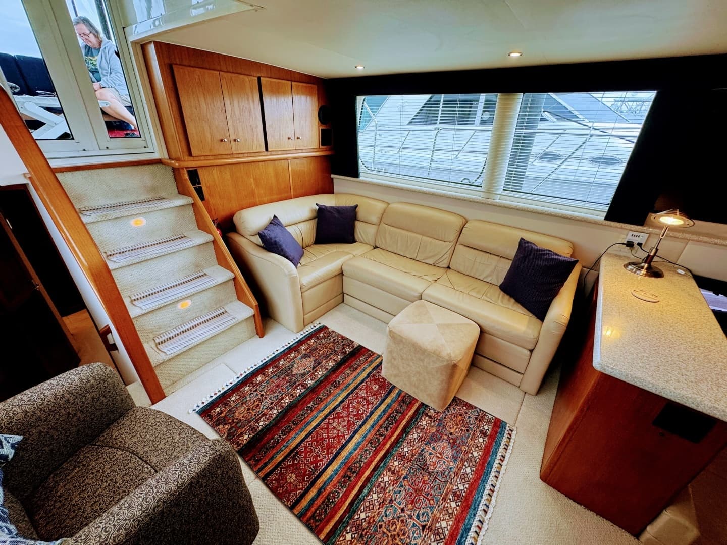 1999 Carver 406 Aft Cabin Motor Yacht - Image 33