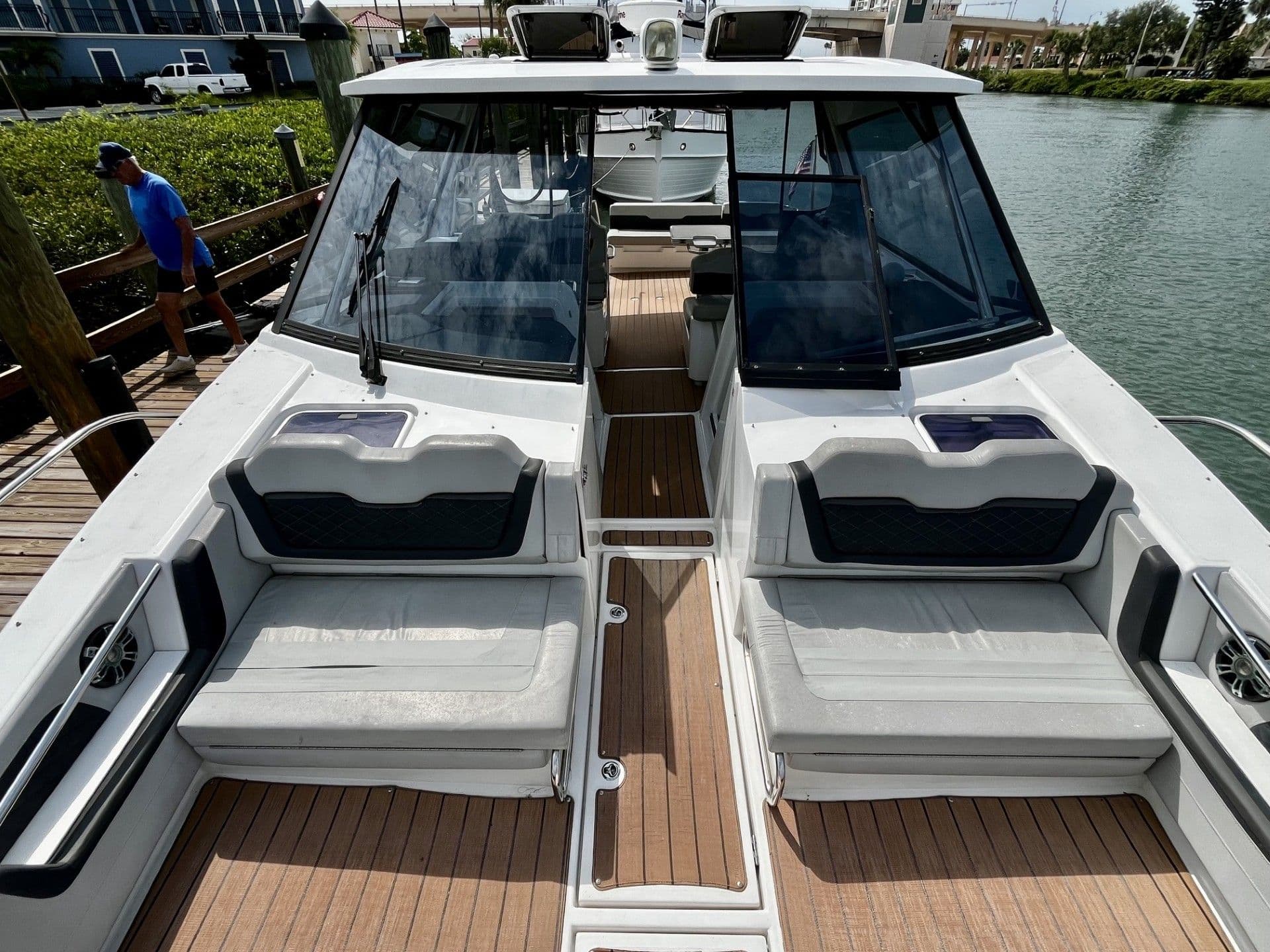 2019 Aquila 36 - 28