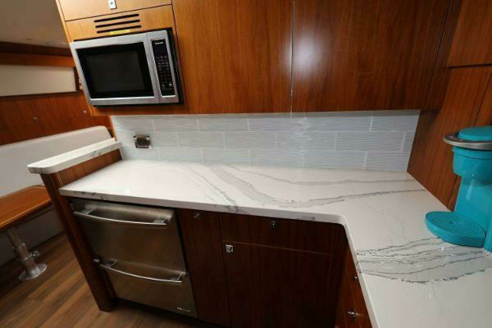 2018 Hatteras 45 Express Sportfish - Image 17