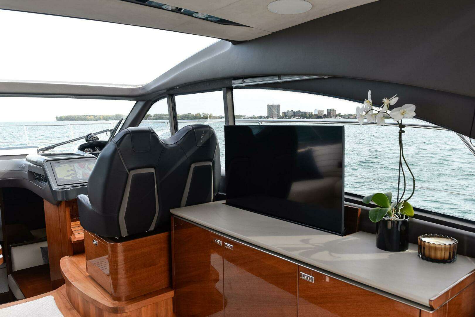 2022 Princess V50 - Image 15