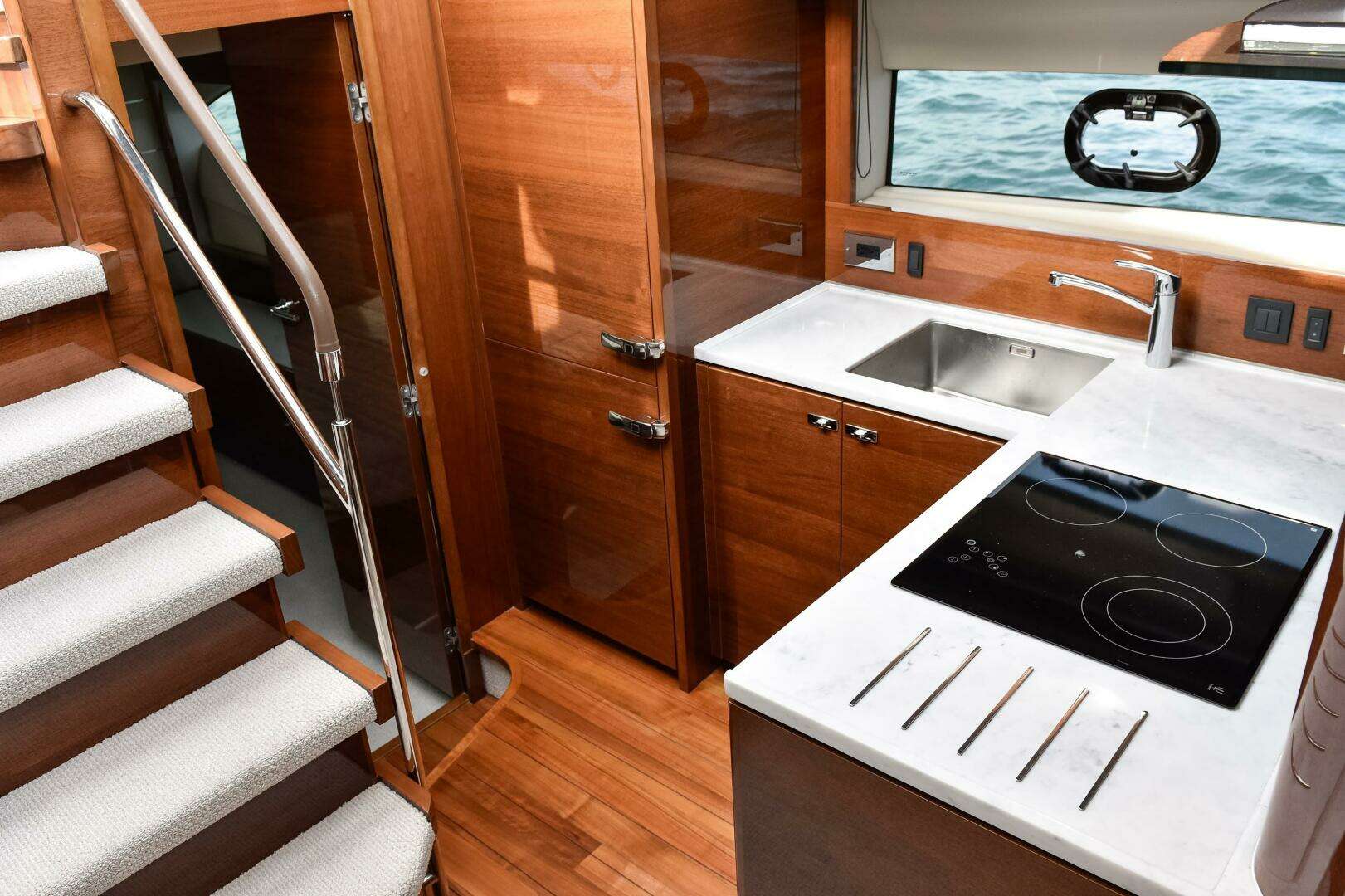 2022 Princess V50 - Image 18
