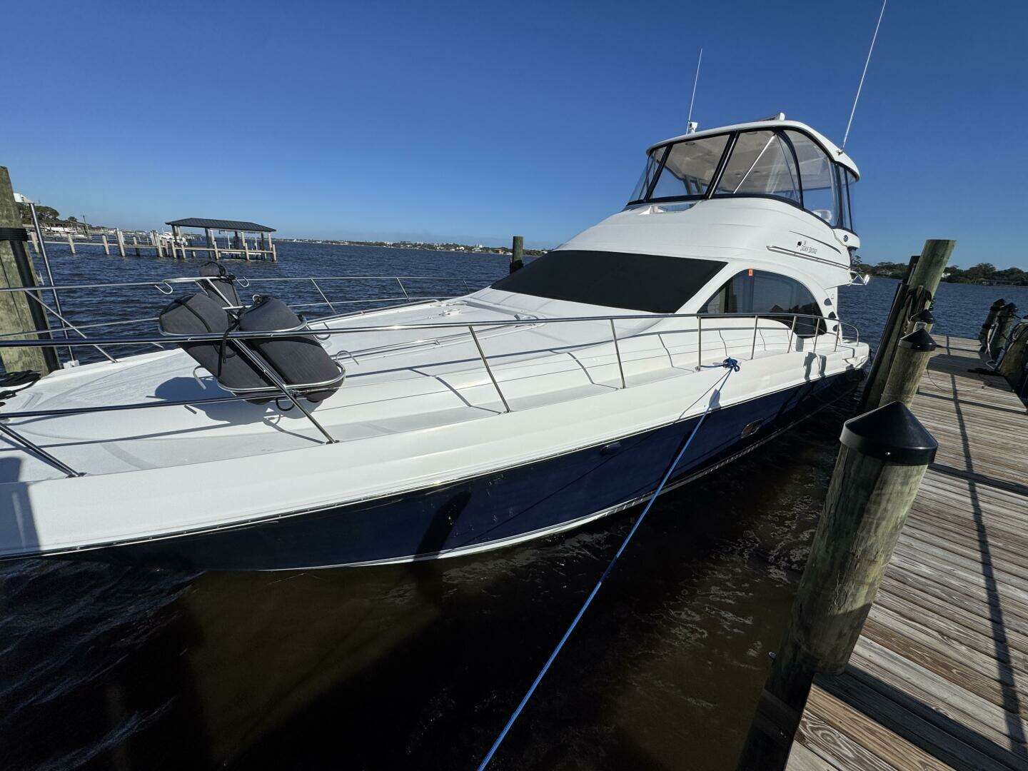 2007 Sea Ray 58 Sedan Bridge - Image 5