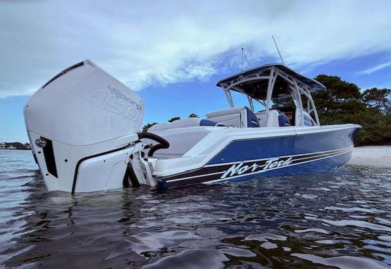 2022 Nor-Tech 390 Sport Center Console - Image 10