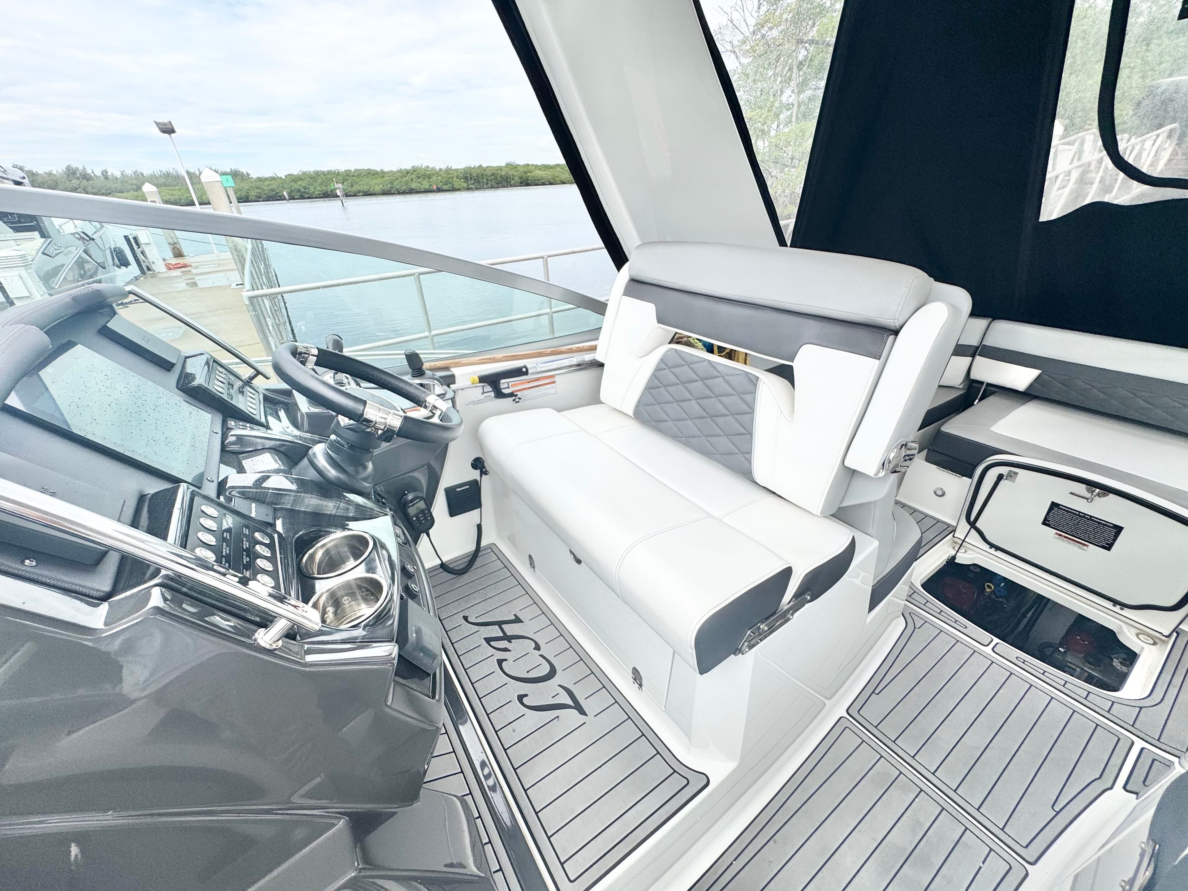 2021 Monterey 335 Sport Yacht - 14