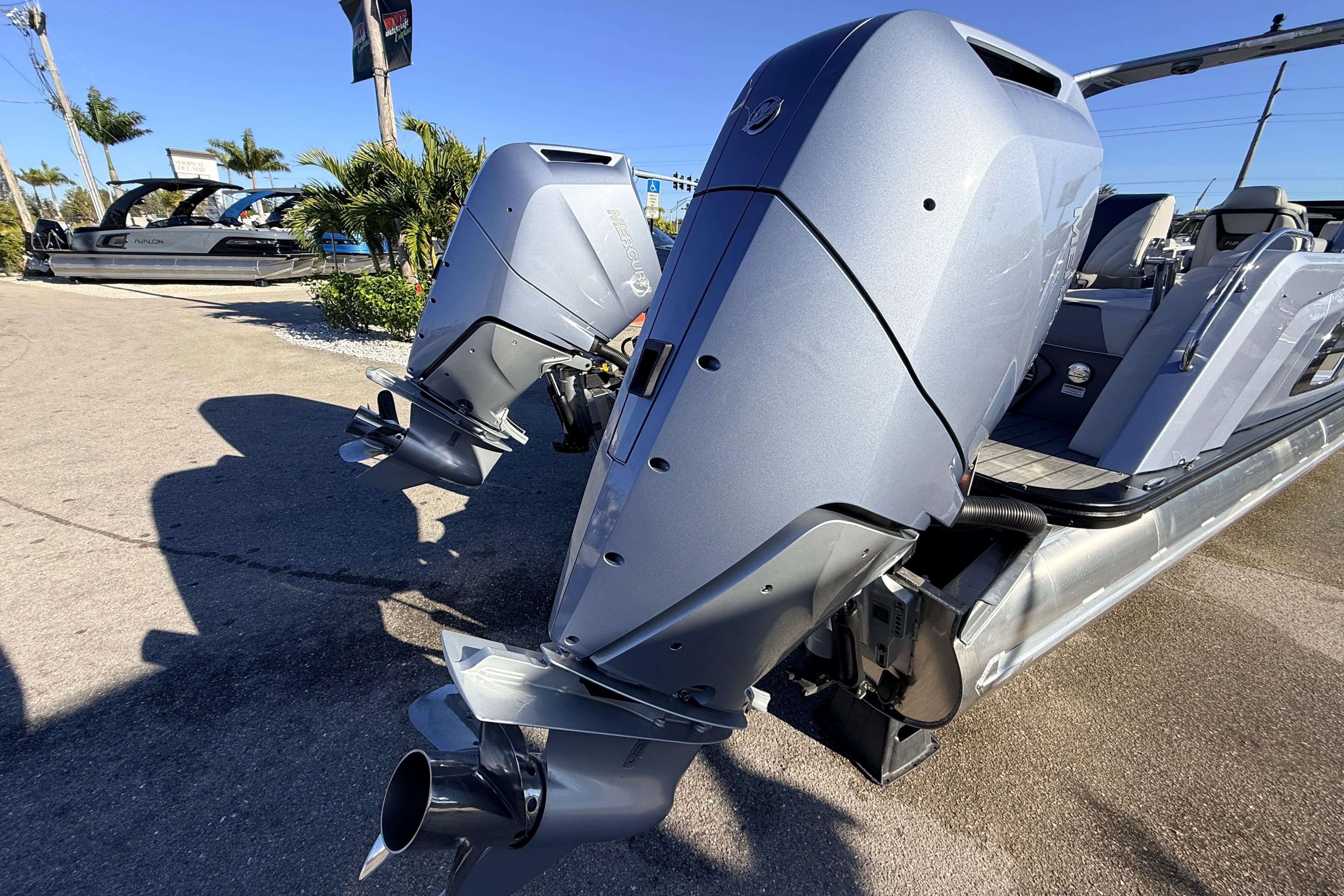 2026 Avalon Excalibur boat with twin Mercury 425hp V-10 engines and joystick control.