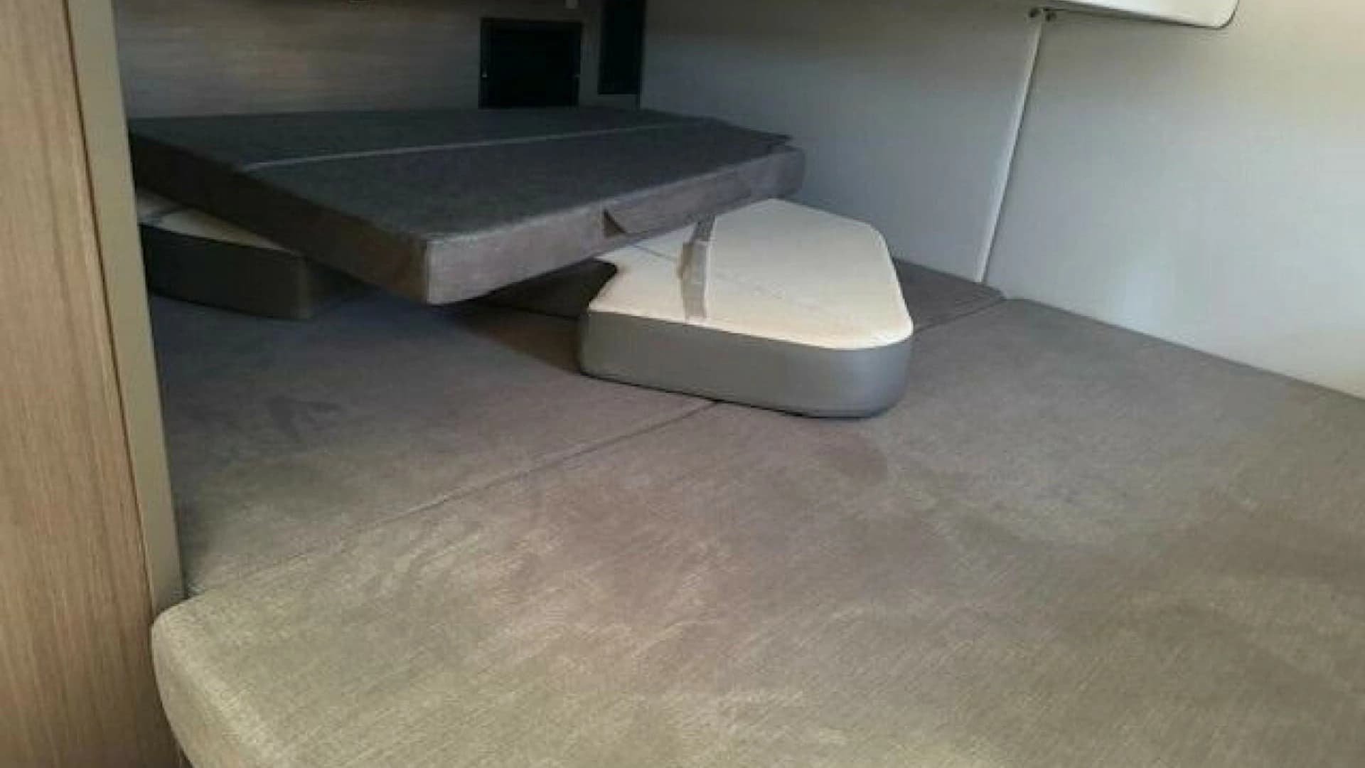 2022 Beneteau 32 Gran Turismo - Image 26