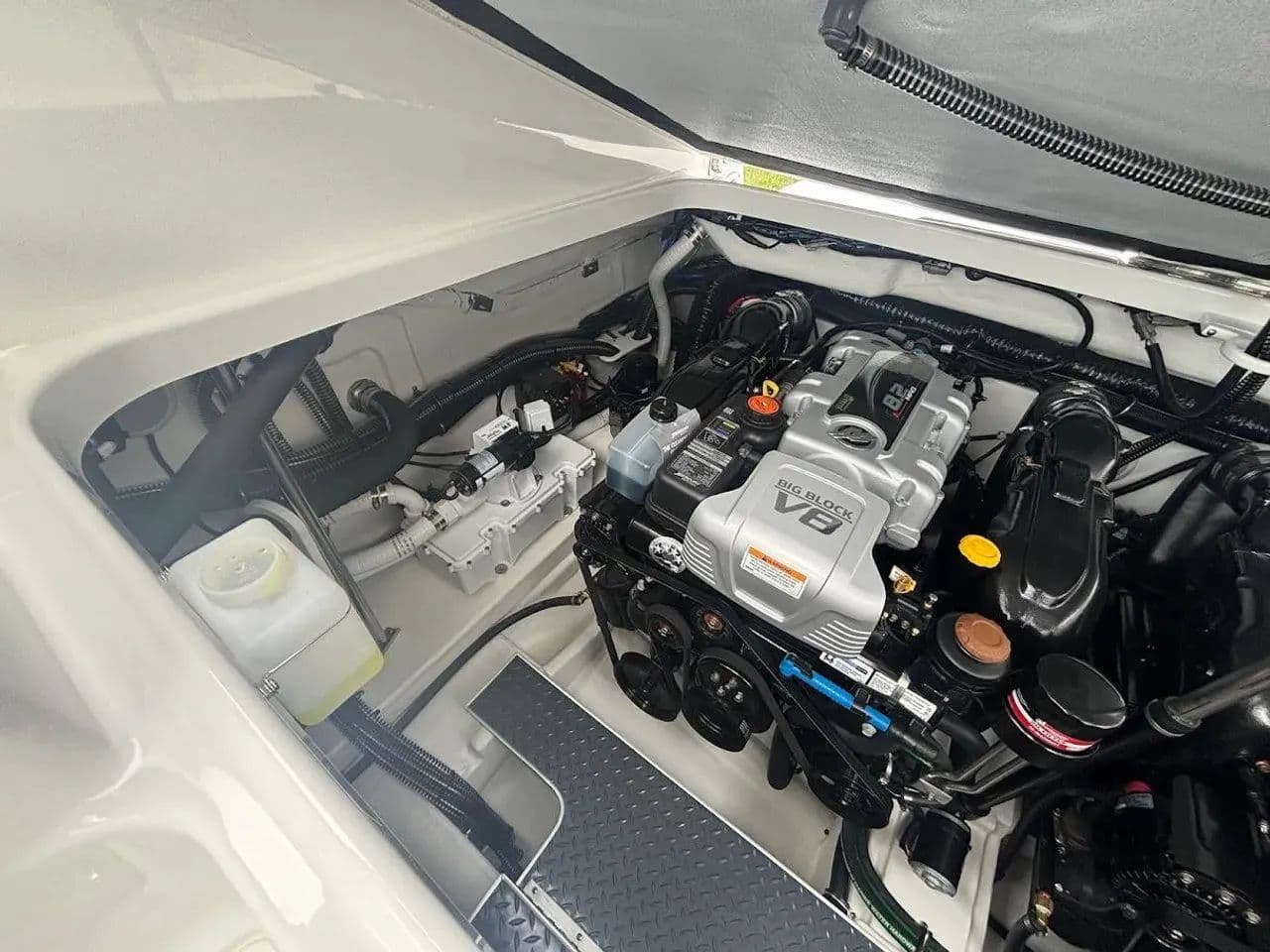 2025 Formula 350 Crossover Bowrider - 32