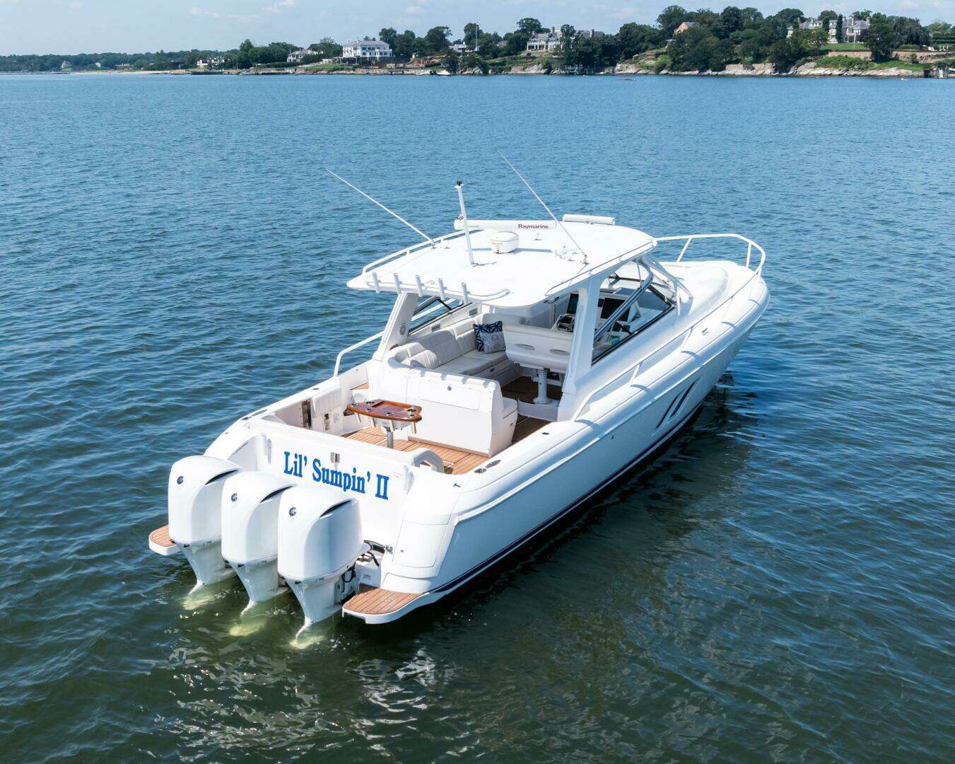 2015 Intrepid 430 Sport Yacht - Image 2