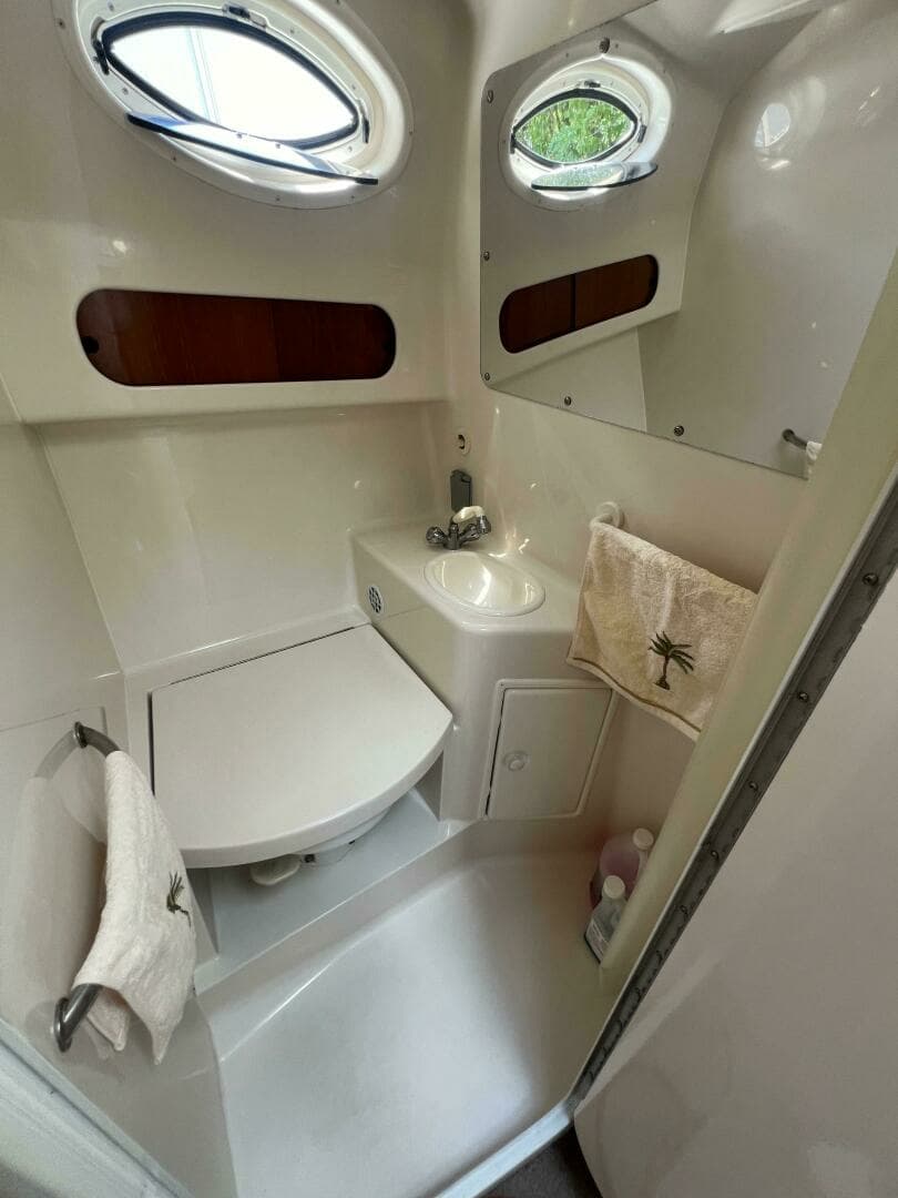 2000 Monterey 302 Cruiser - Image 16