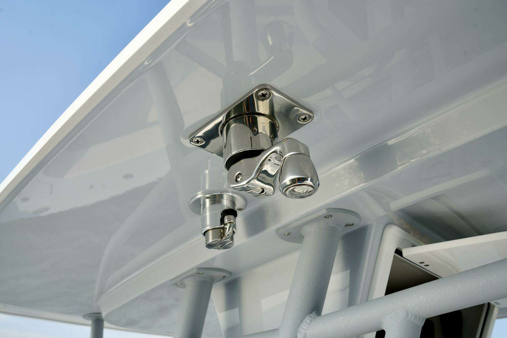 2024 Reef Runner Center Console - Image 13