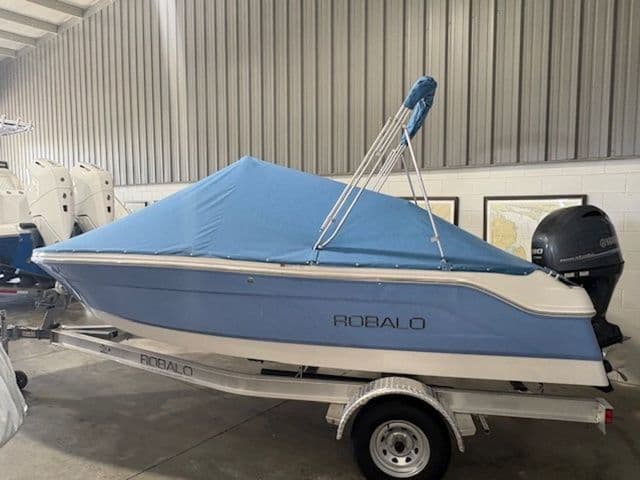 2025 Robalo R160 Center Console