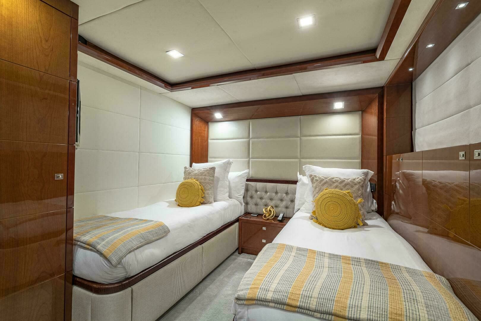 2012 Princess 32M - Image 32