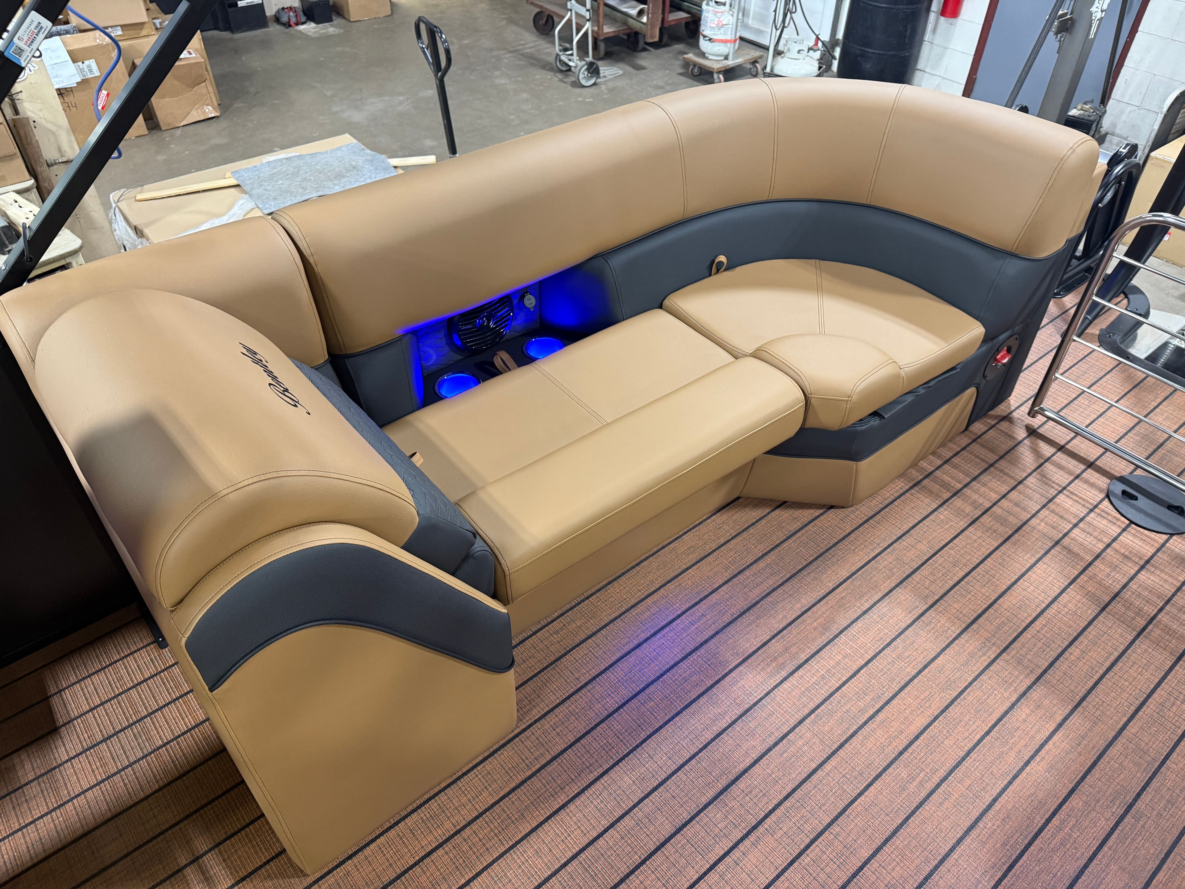 2026 Bentley Pontoons Elite 223 Admiral Quad Lounge Tritoon - 19